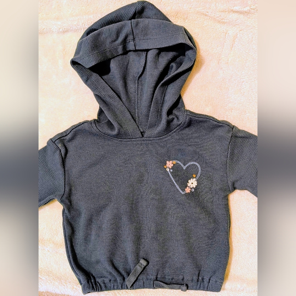 ✨5/$15✨OshKosh B'gosh Dark Blue Hoodie with Floral Heart